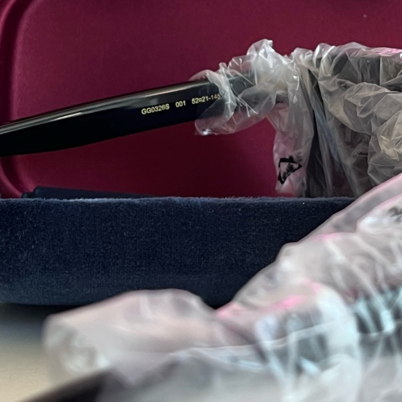 Gucci NEW Authentic GG0326S-001 Sunglasses - Picture 4 of 4